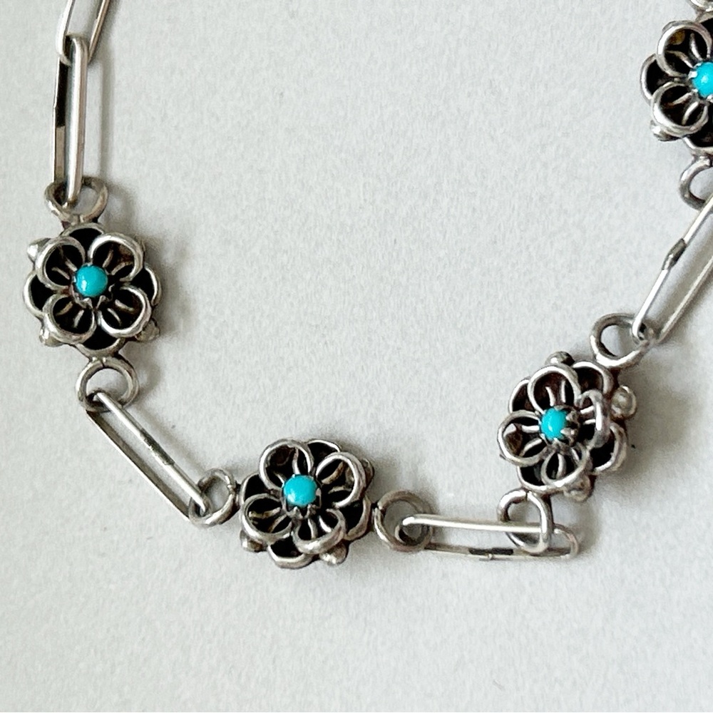 Lovely Southwestern Turquoise Sterling Silver Flower Bracelet - Picture 6 of 7
